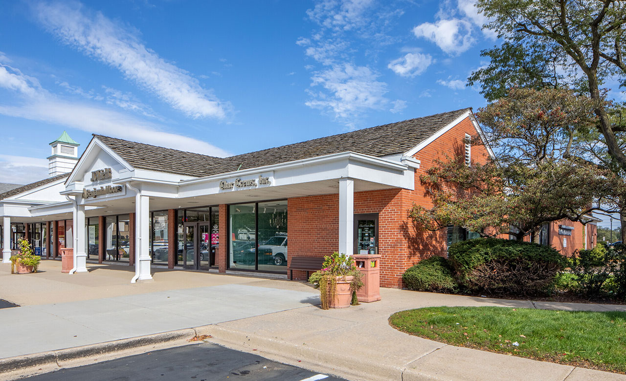 10 Grant Square Shopping Center Hinsdale, Illinois