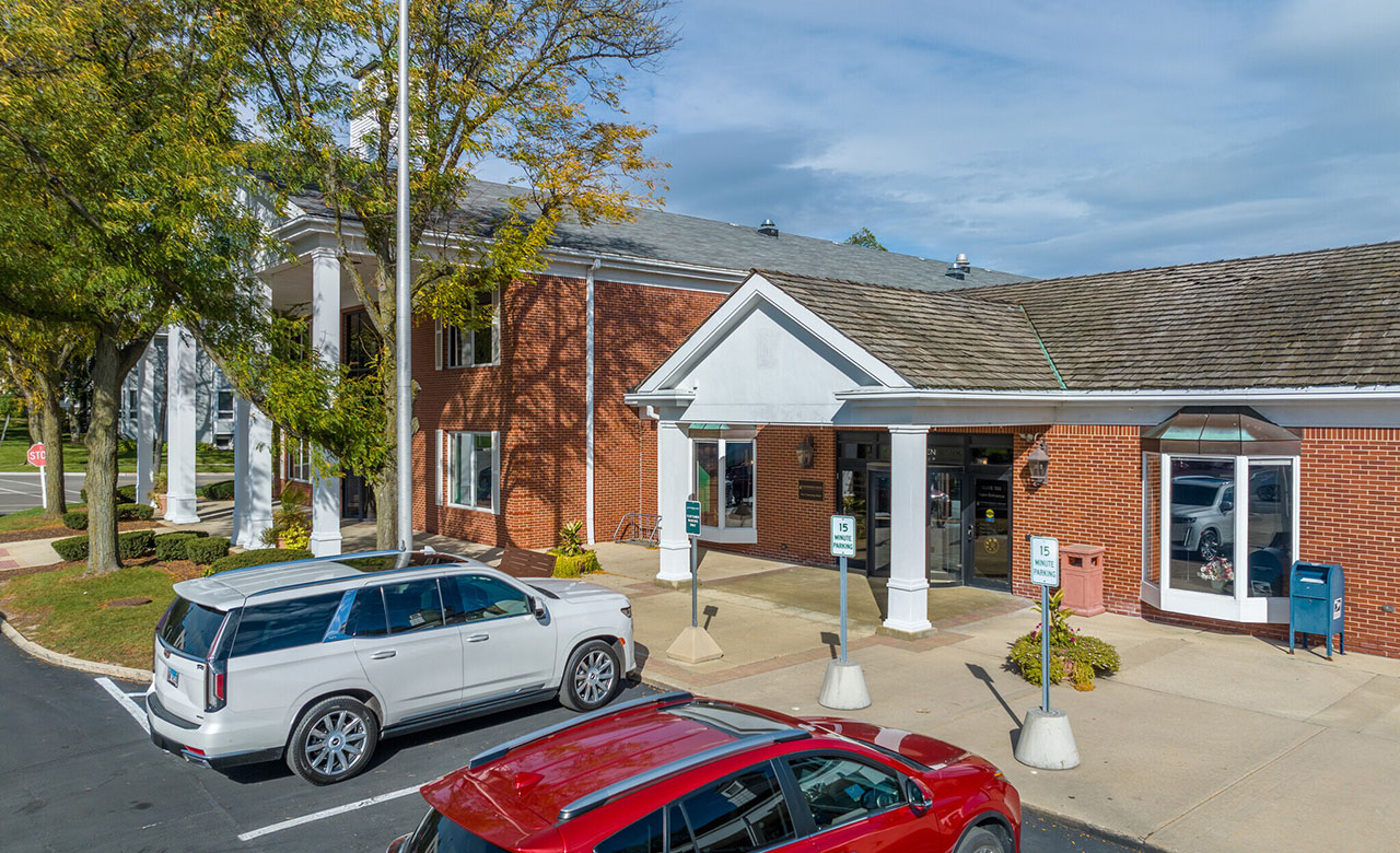 10 Grant Square Shopping Center Hinsdale, Illinois