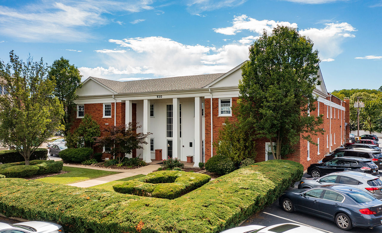 930 North York Road Hinsdale, Illinois