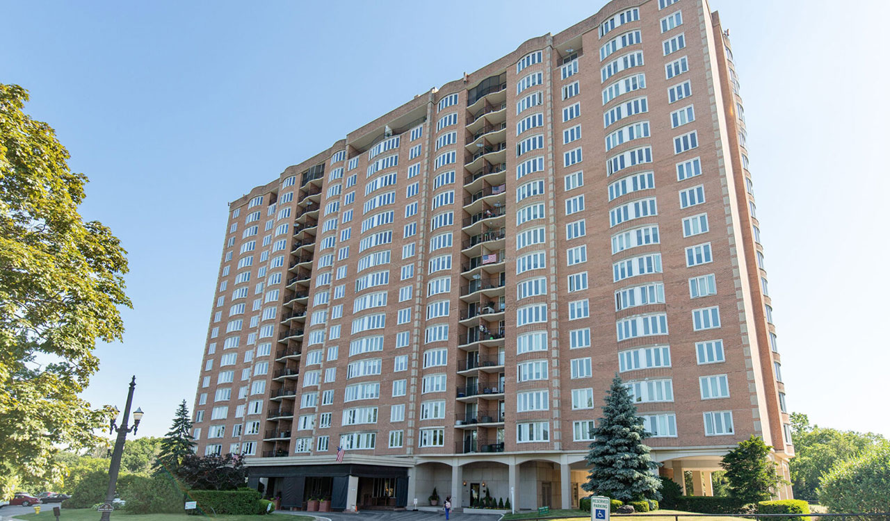 Spinning Wheel Apartments 21 Spinning Wheel Road, Hinsdale, Illinois